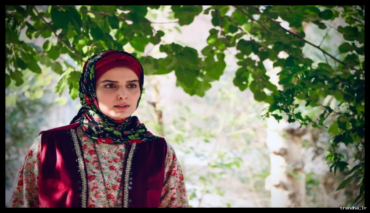 تصویر یادگاری غزاله اکرمی، بهادر زمانی و مهدی صبایی در پشت صحنه سریال «سوجان»