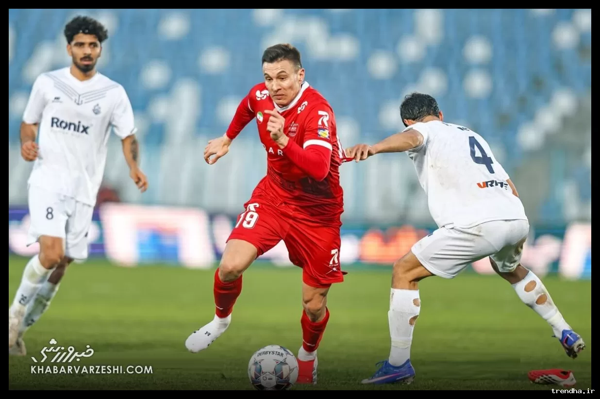 مهاجم پرسپولیس در تمرین اخیر به عنوان دروازه‌بان ایستاد